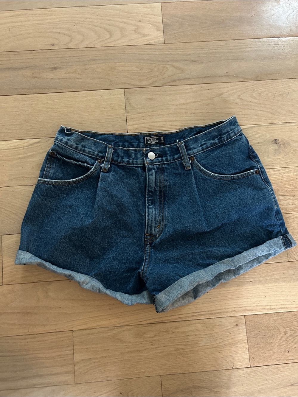 Abercrombie & Fitch Dark Blue Denim Roll-Cuff Shorts size 30